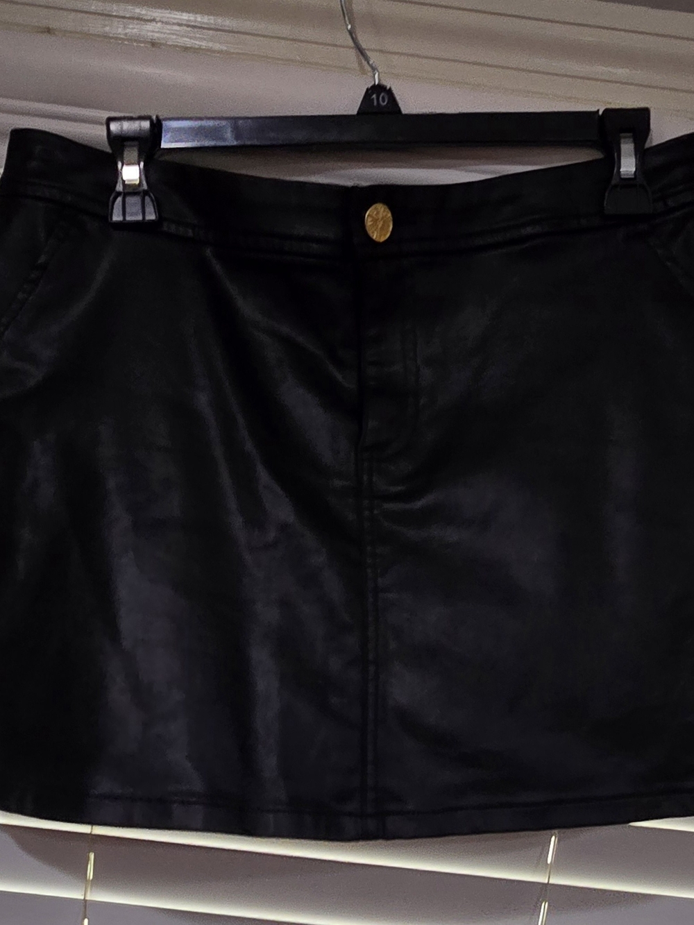 Lilly Pulitzer Black Faux Leather  Collette Mini Skirt with Gold Button Size 6